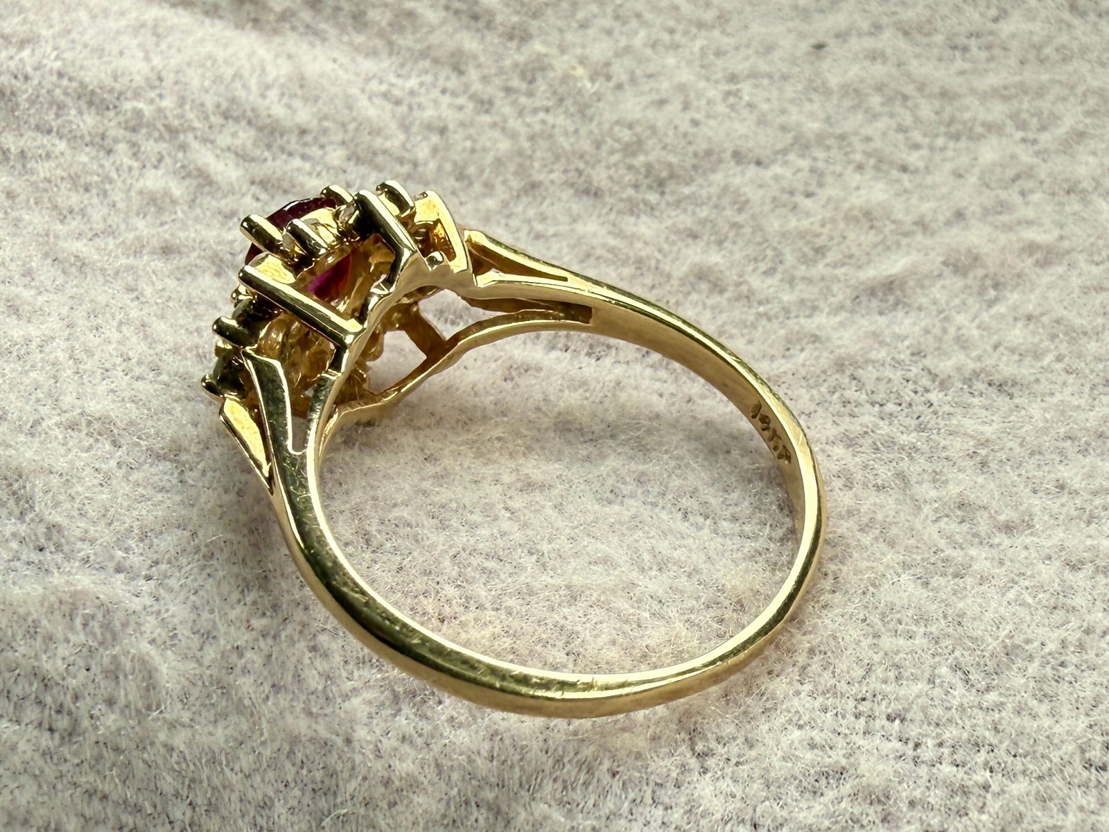 14K GOLD & DIAMOND RING WITH RUBY - 4