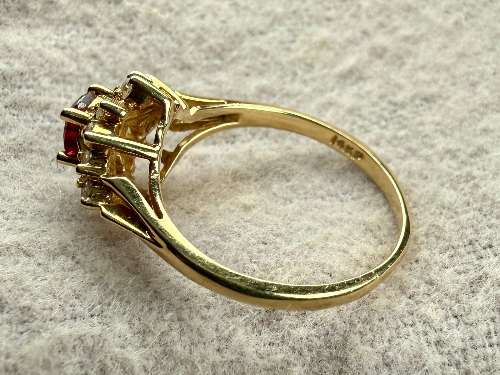 14K GOLD & DIAMOND RING WITH RUBY - 5