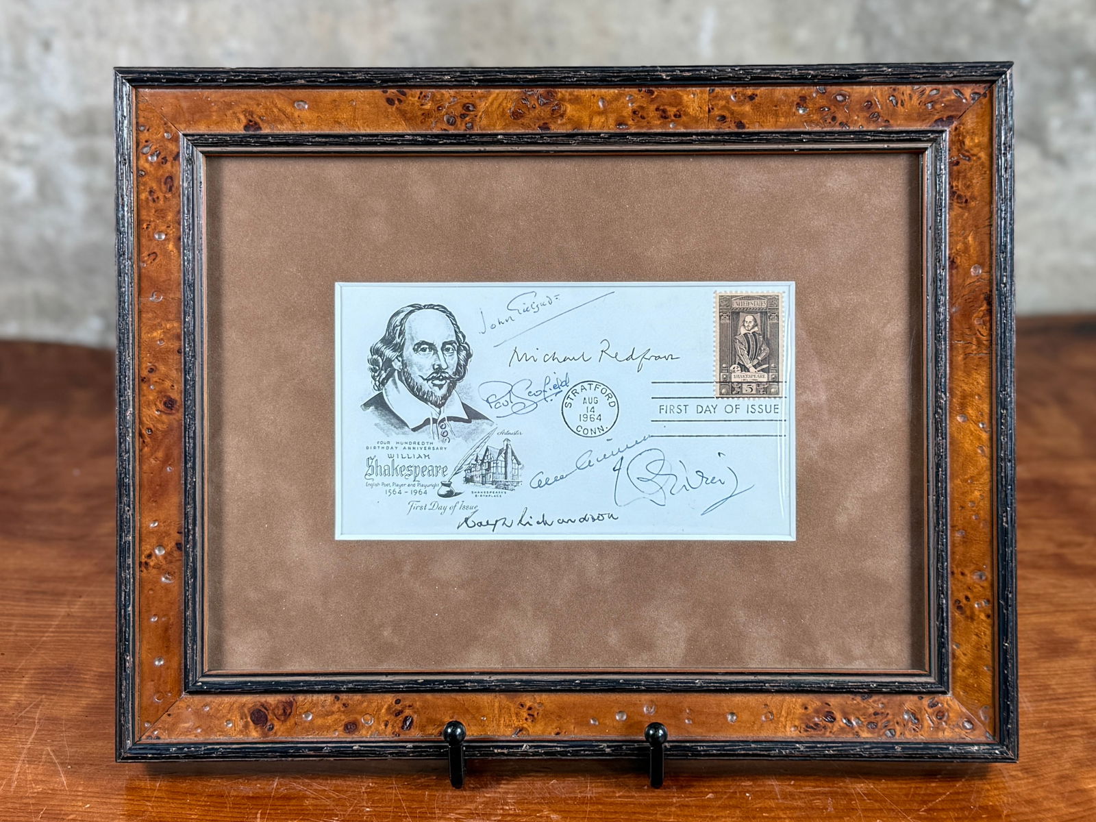 ENGLISH ACTOR AUTOGRAPH COLLECTION, FRAMED FDC: This lot features a professionally framed FDC celebrating Shakespeare's four hundredth birthday. This piece contains autographs by English actors John Gielgud, Paul Scofield, Alec Guiness, Laurence