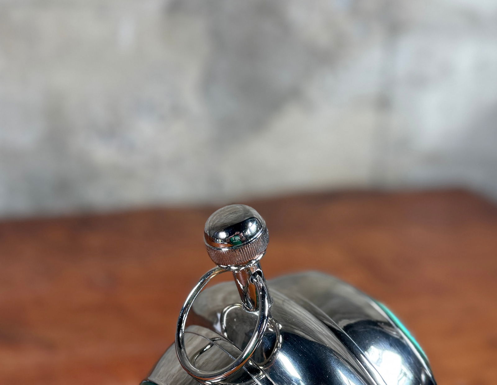 MAGNIFYING MANTLE CLOCK - 8