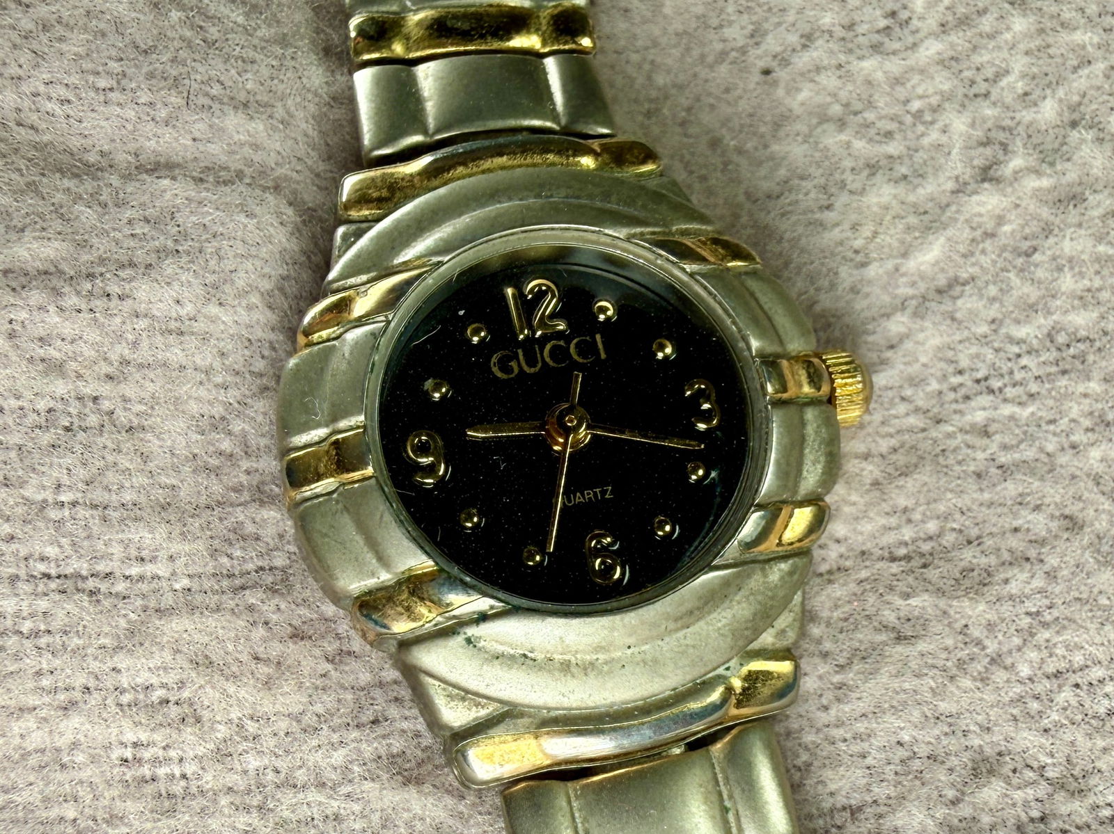 GUCCI, QUARTZ WATCH #1: This lot features a vintage Gucci quartz watch with a 22mm case. Service history unknown, likely will need a new battery at the minimum.