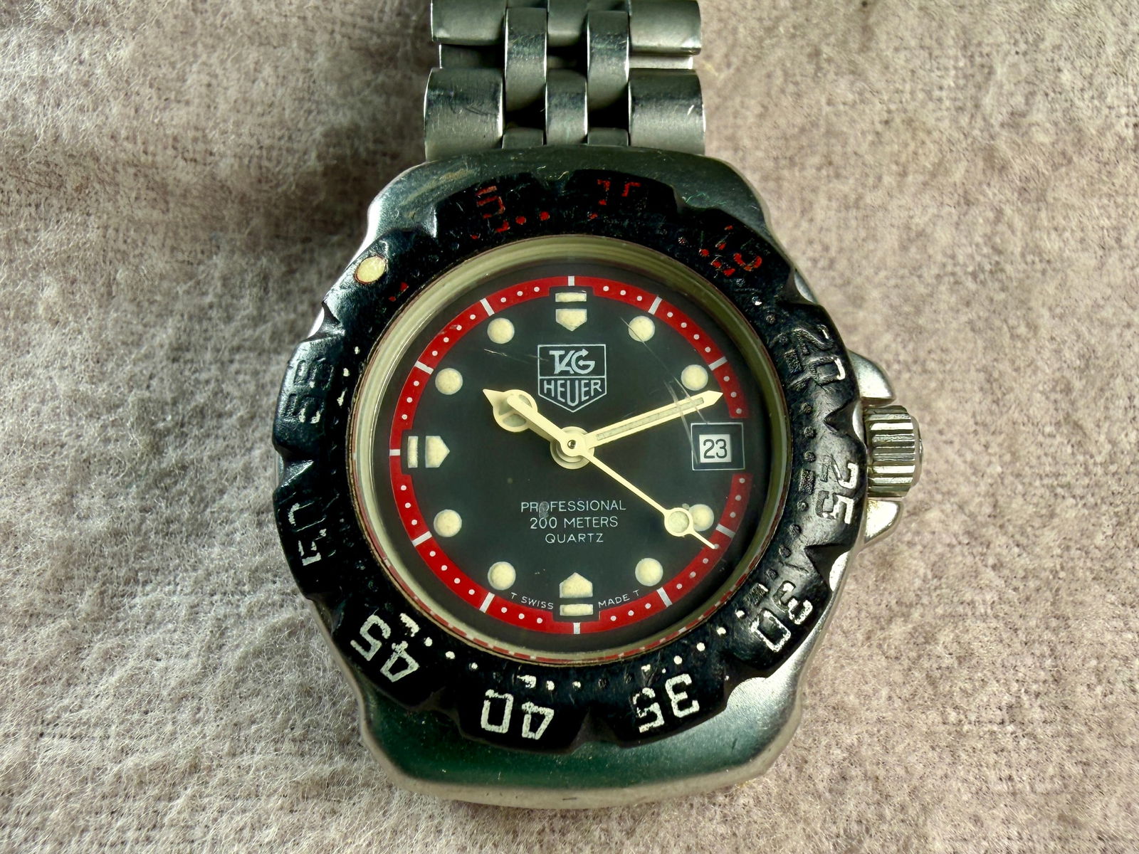 TAG HEUER, FORMULA 1 WATCH: This lot features a vintage TAG Heuer Formula 1 Professional 200 Meters wristwatch, with a quartz movement, a distinctive colorful bezel, and a 28mm case. Service history unknown, will need a battery