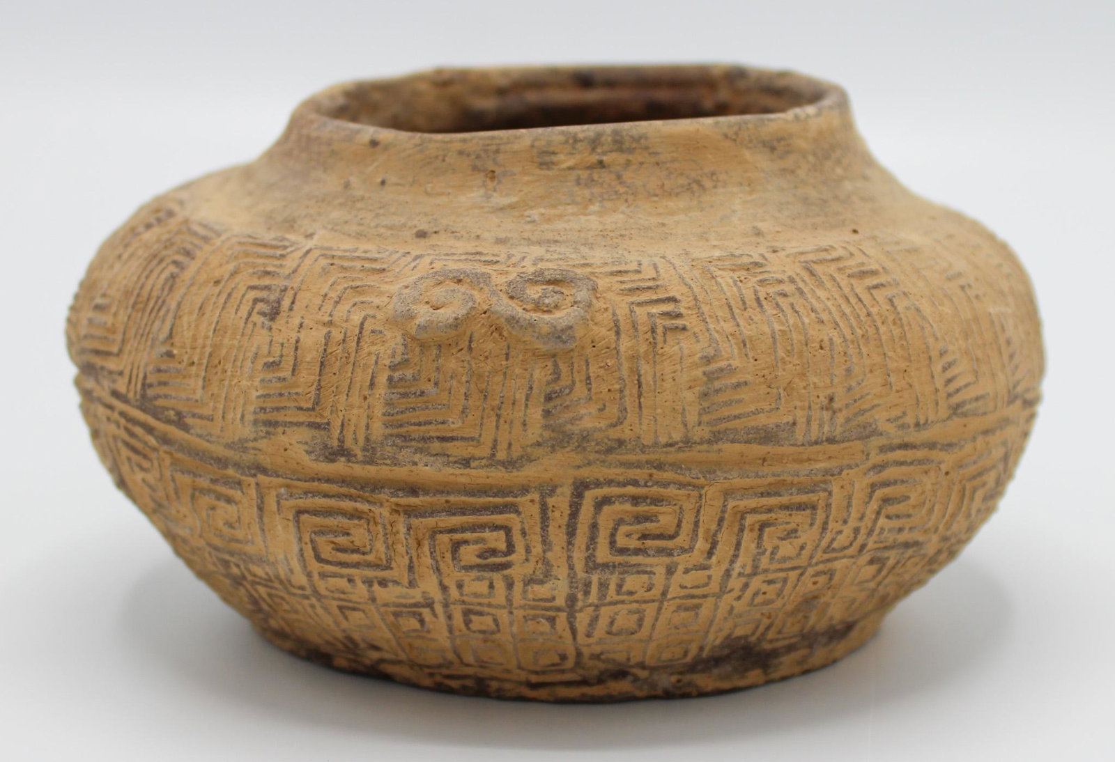 Chinese Shang Period (1600 to 1050 BCE) Pottery Jar: Chinese Shang Period (1600 to 1050 BCE) pottery jar, 3.75"h x 5.25"d