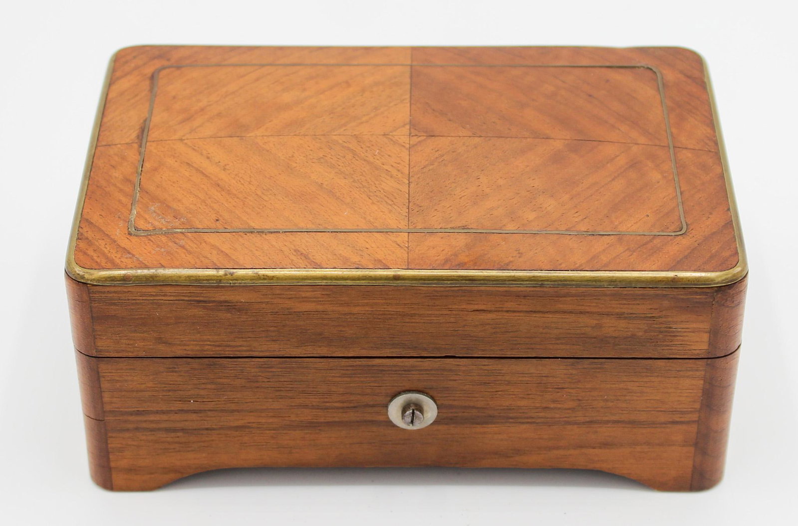 Vintage Swiss Music Box made by Chevob & Co late Baker, Troll & Co: Vintage Swiss music box made by Chevob & Co late Baker, Troll & Co, four tune player, rosewood with brass inlaid, glass interior, manufacturers lable attached on the inside, numbered 8192 underneath, 