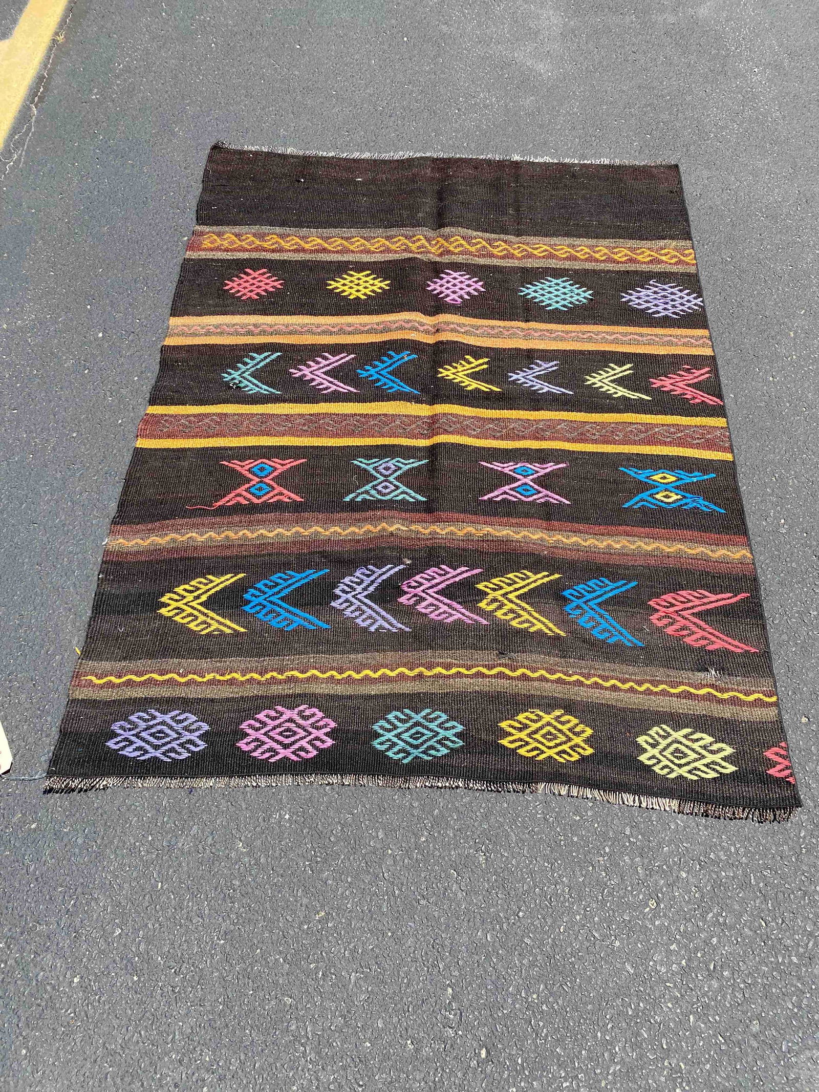 Vintage Handmade Turkish Kilim: Vintage Handmade Turkish Kilim, 43"w x 60"l