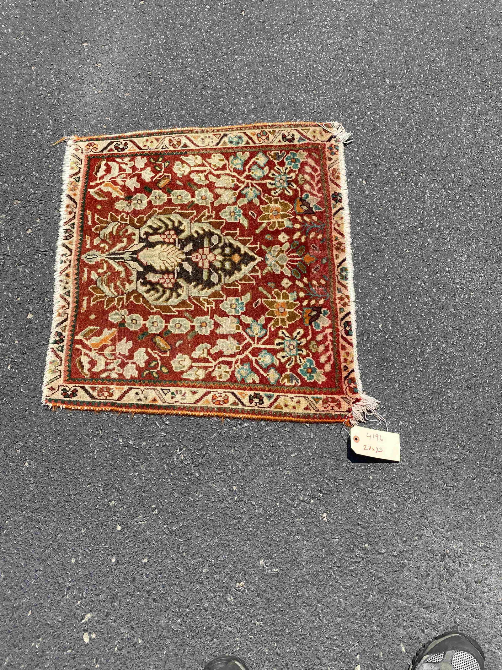 Vintage Handmade Turkish Kilim: Vintage Handmade Turkish Kilim, 25"w x 27"l