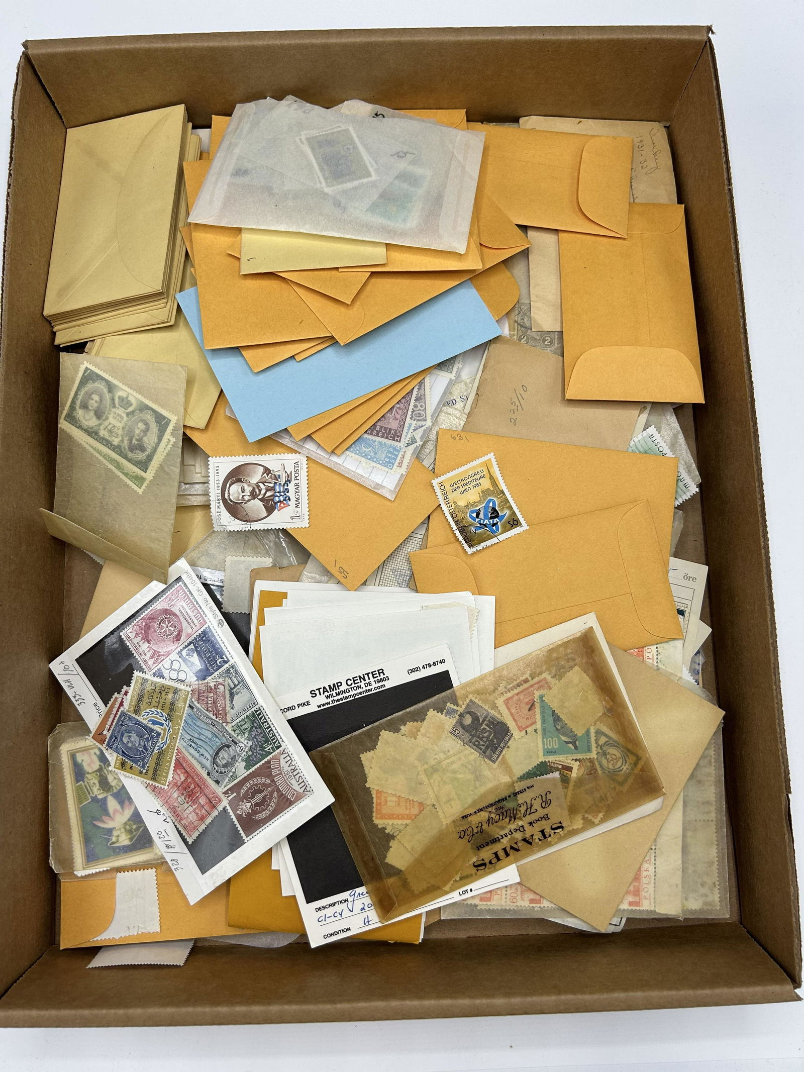 WORLDWIDE STAMPS PACKETS (1 of 3)