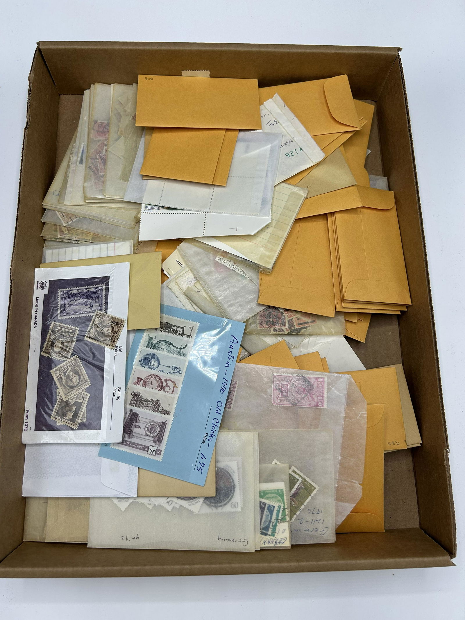 U.S AND WORLDWIDE STAMPS PACKETS (1 of 3)