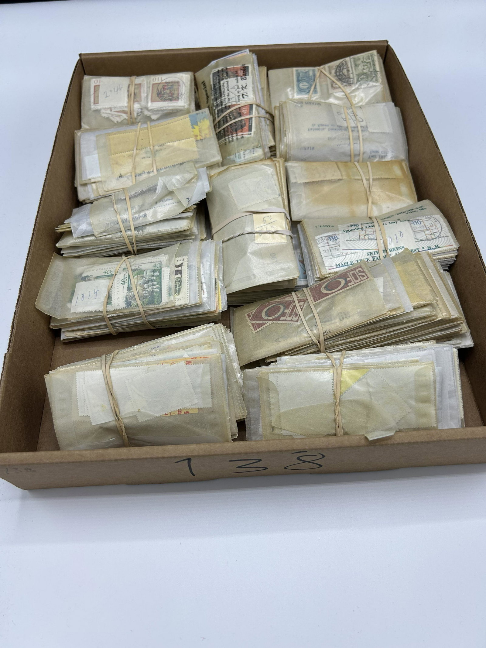 WORLDWIDE STAMPS PACKETS (1 of 3)