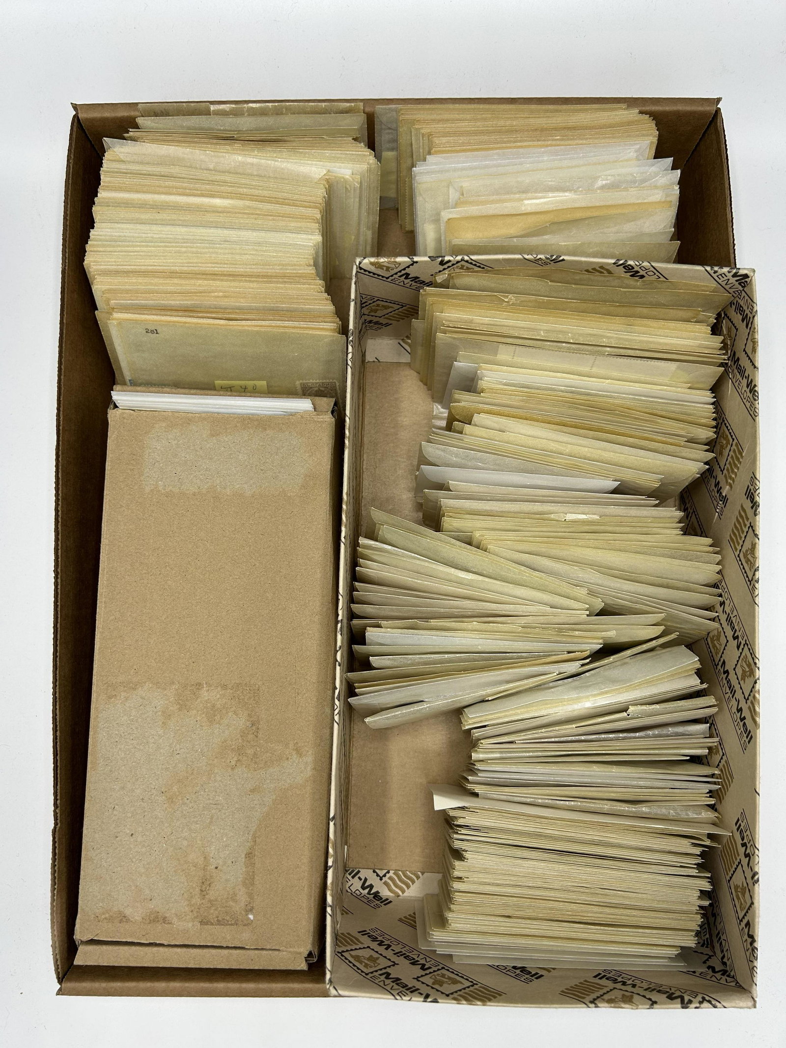 WORLDWIDE STAMPS PACKETS (1 of 3)