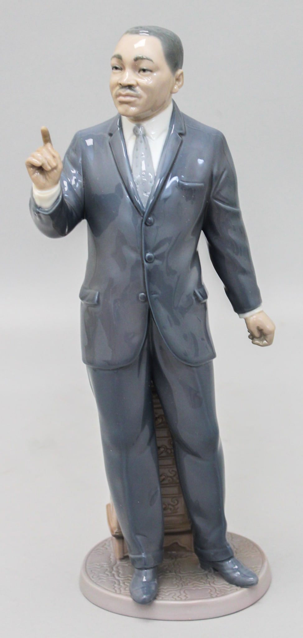 Lladro "Dr. Martin Luther King Jr" 7528 Black Legacy Figurine (1 of 9)