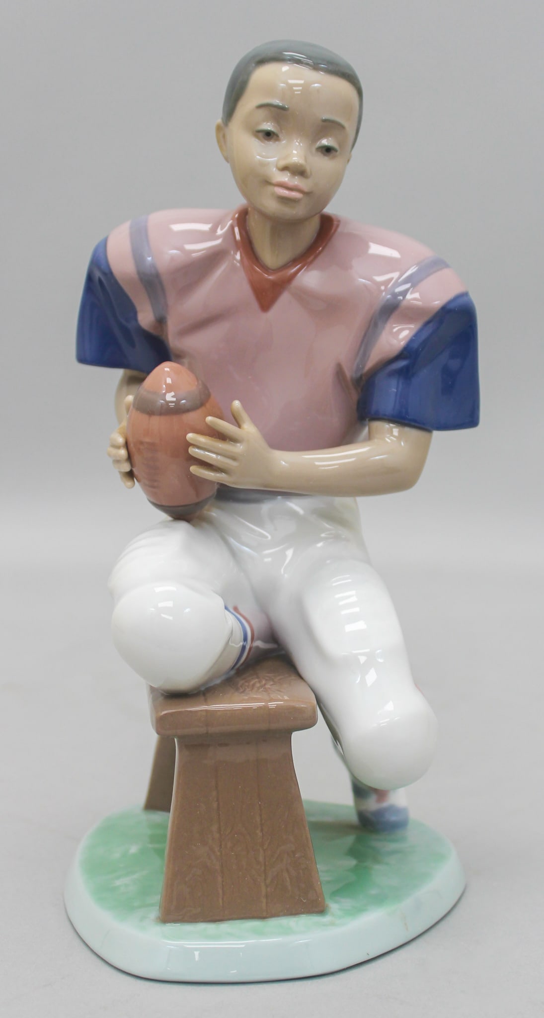 Lladro "Football Star" 6135 Black Legacy Figurine: Lladro "Football Star" 6135 Black Legacy figurine, mark on bottom Lladro, Hand Made in Spain, Daisa 1993, 6135 G-24M, 9"h x 4.25"w x 4.75"d, in original box 8"h x 13.5"w x 9"d