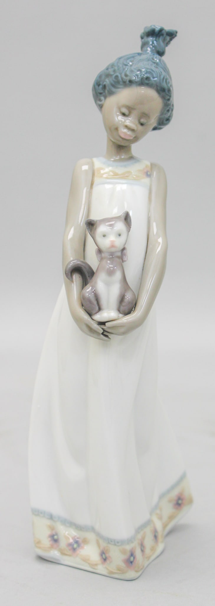 Lladro "Close to my Heart" 5603 Girl with Cat Black Legacy Figurine (1 of 7)