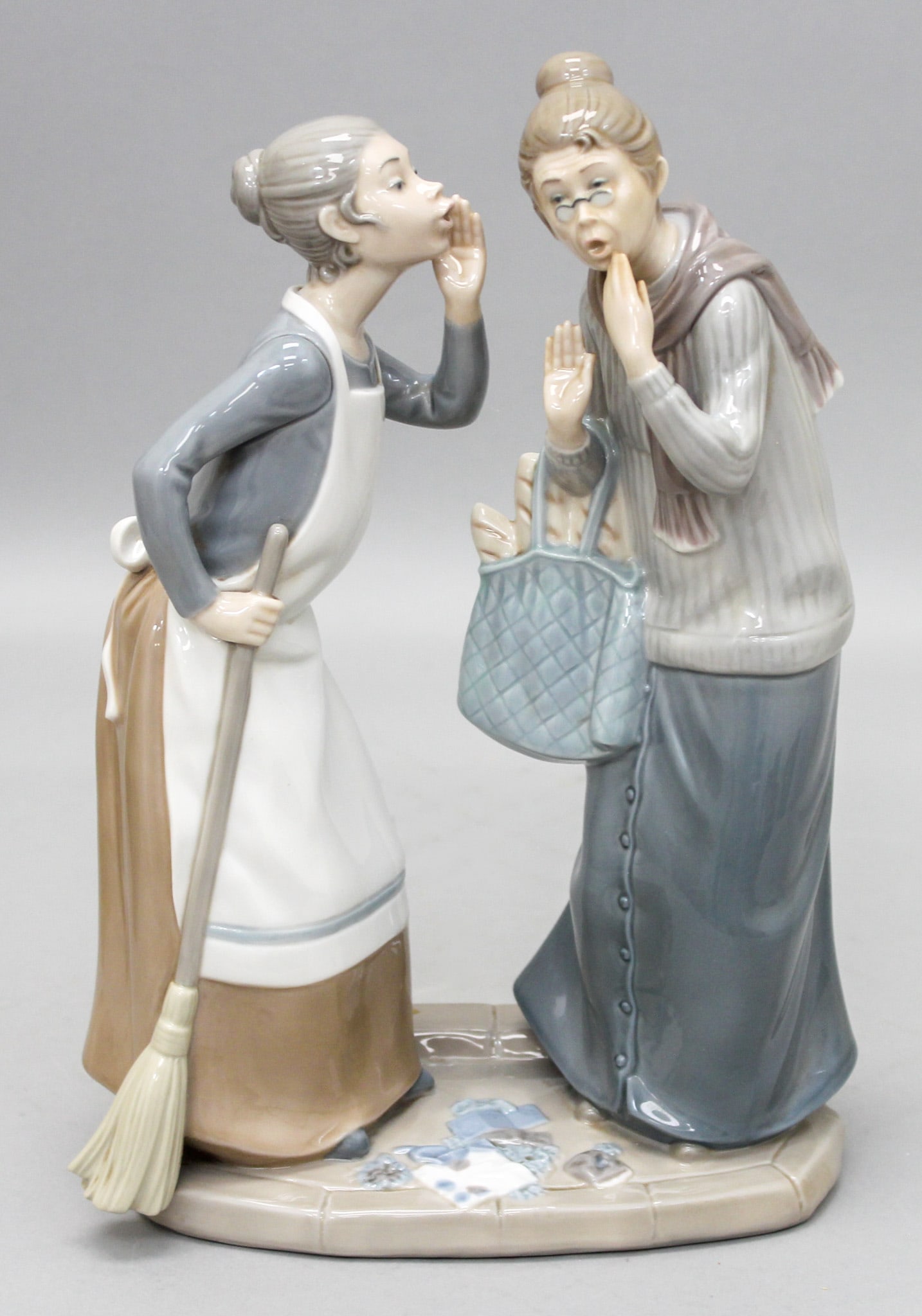 Lladro "The Gossips" 4984 Figurine Retired: Lladro "The Gossips" 4984 figurine, retired, mark on bottom Lladro, Hand Made in Spain, Daisa 1978, 12"h x 8"w x 4.25"d in original box 7"h x 17"w x 10"d
