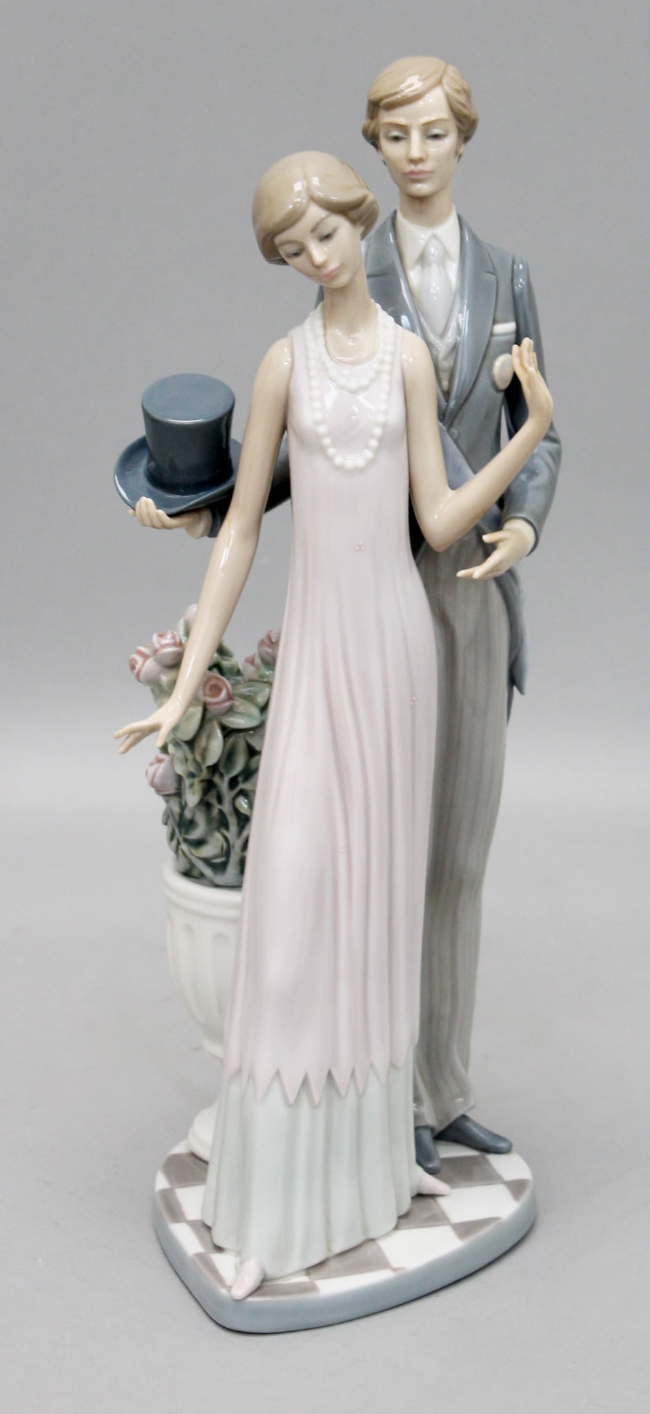 Lladro "High Society" 1430 Young Couple Figurine Retired (1 of 7)