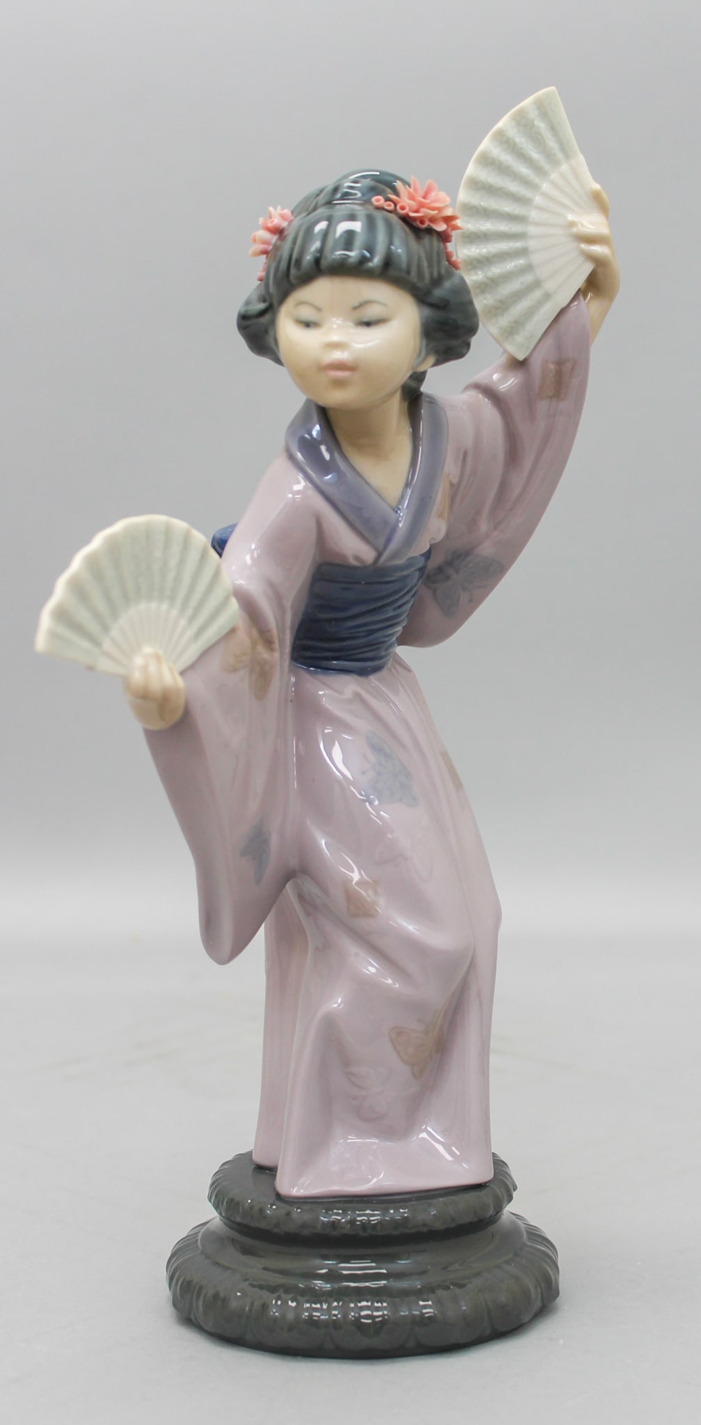 Lladro "Japanese with Fans" 4991 Figurine Retired: Lladro "Japanese with Fans" 4991 figurine, retired (1978- 1998), mark on bottom Lladro, Hand Made in Spain, 11.75"h x 6.75"4 in original box 7"h x 16"w x 10'd