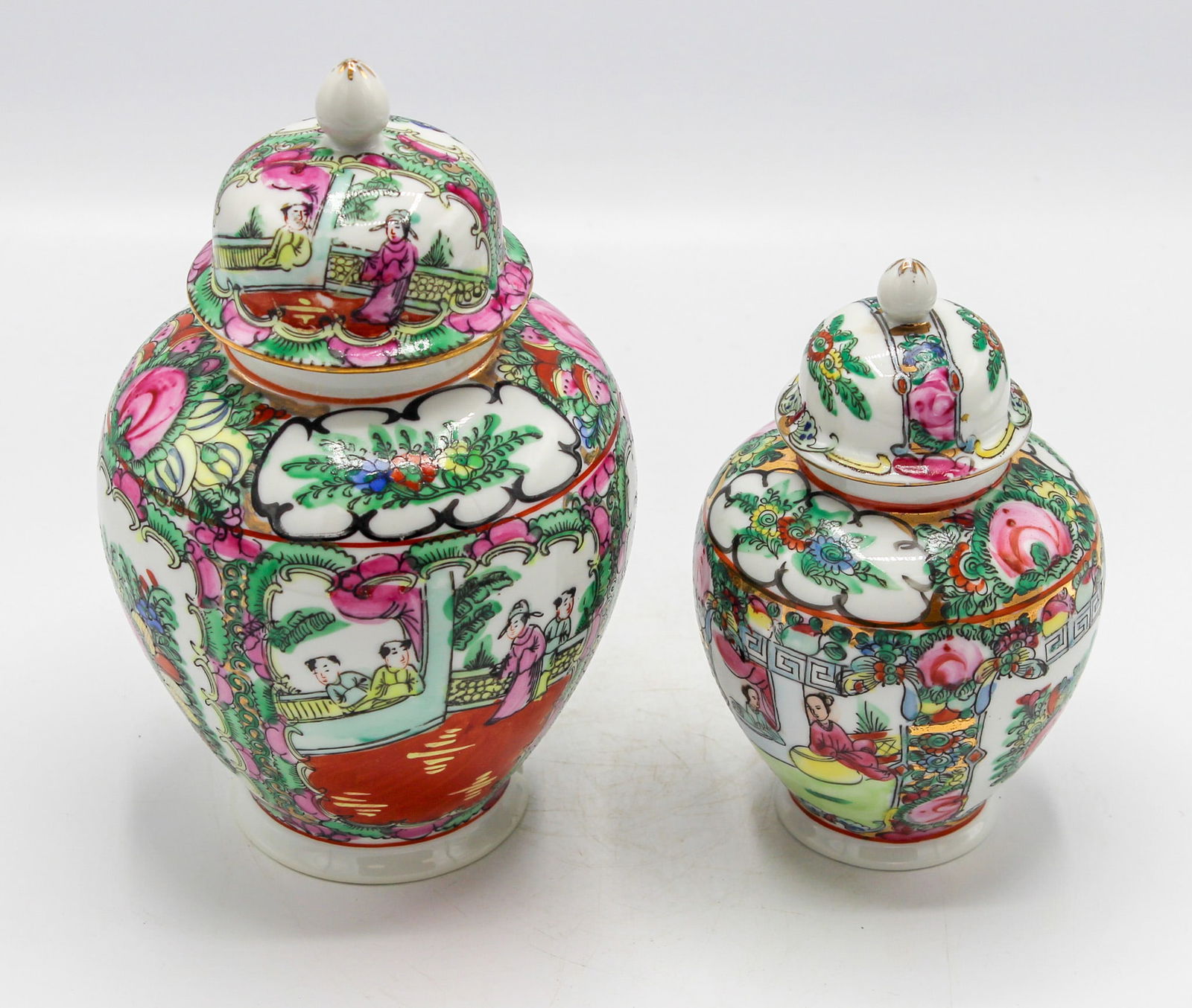 Set of (2) Graduated Vintage Chinese Rose Medallion Porcelain Temple Jars with Lids (1 of 14)