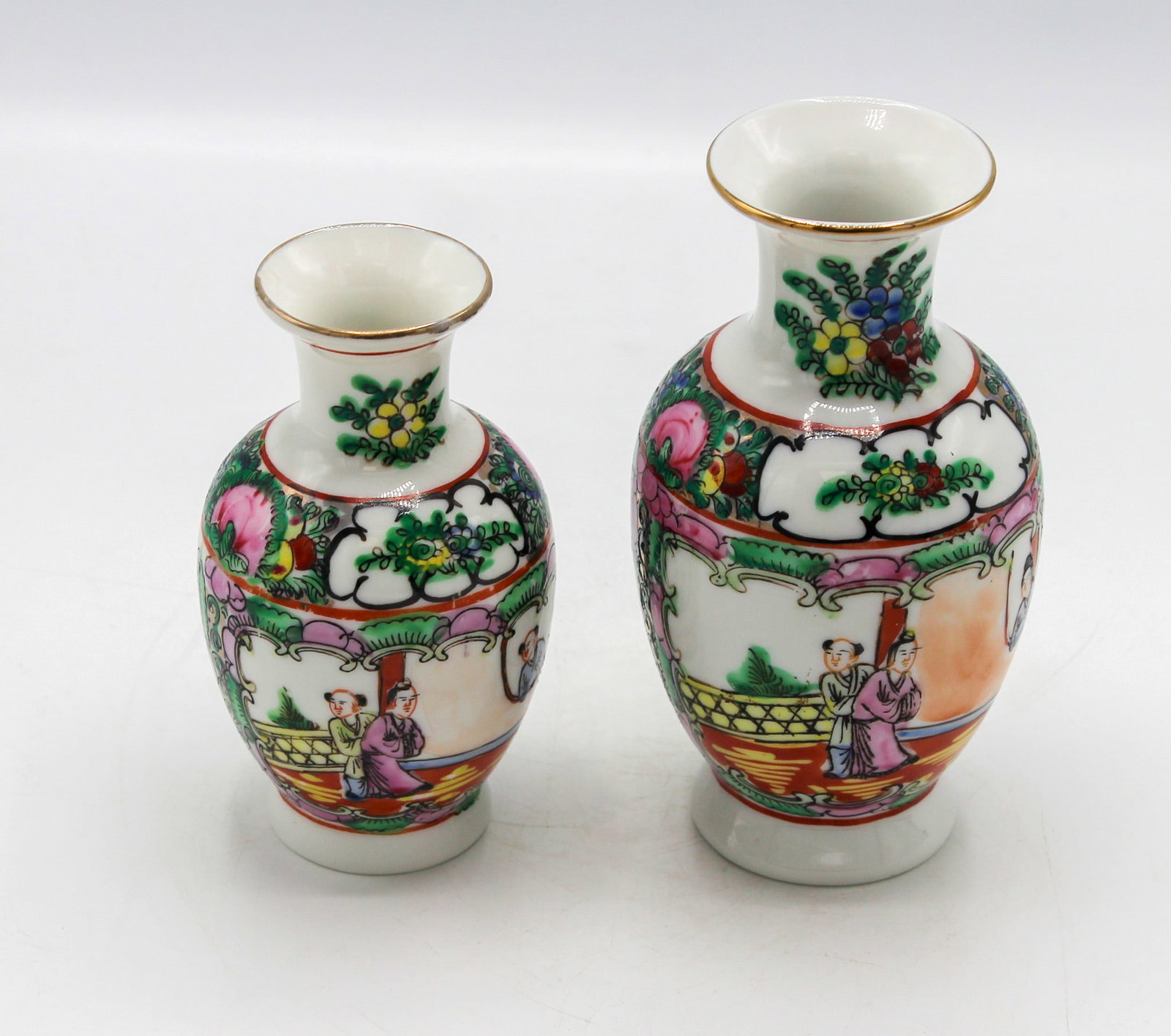 Set of (2) Graduated Vintage Chinese Rose Medallion Porcelain Vases: Set of (2) graduated vintage Chinese Rose Medallion porcelain vases, maker's mark on bottom, 5.5"h x 2.5"d, 4.5"h x 2"d