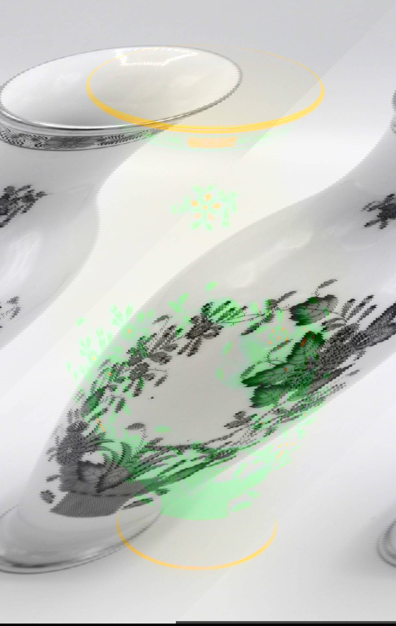 Herend Porcelain Green Chinese Bouquet Vase Auction