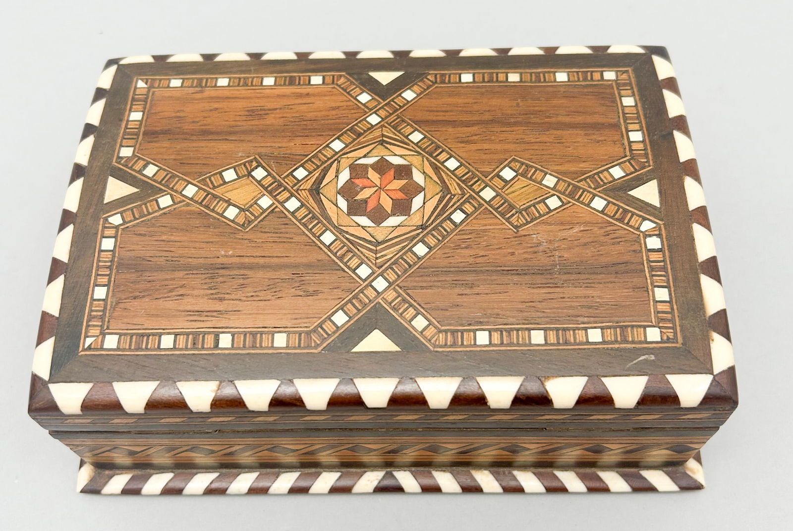 Vintage Inlay Wooden Cigar Box (1 of 7)