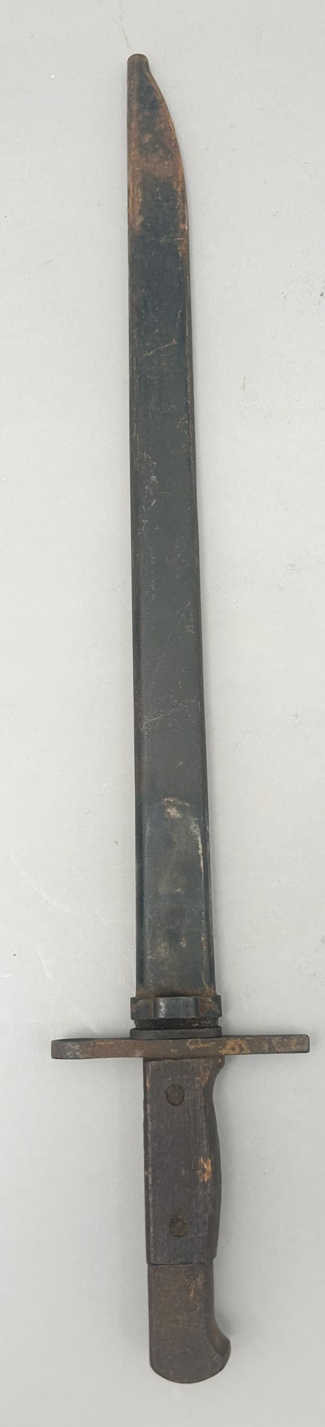 Japanese Arisaka Bayonet with Scabbard: Japanese Arikasa bayonet with scabbard, sheath size 16.25"l and sword size 20"l