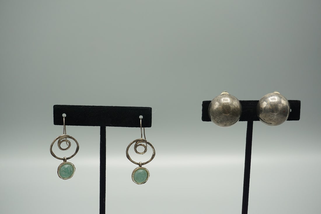 Lot of 2, Sterling Silver Clip on & French Hook Stone Earrings: Lot of 2, Sterling Silver Clip Earrings & French hook earrings with stone, wgt: 15 gr, All weights are approximate