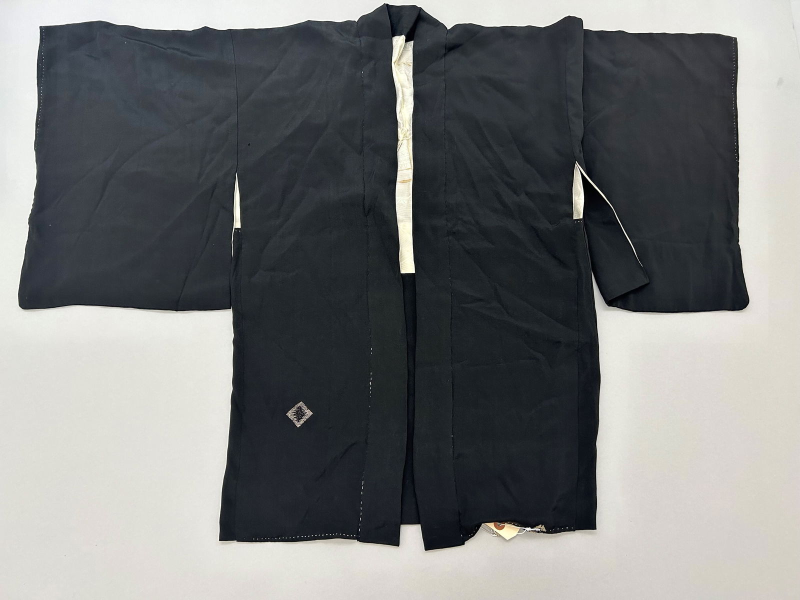 Japan, Vintage Silk Jacket with Embroidery Motifs (1 of 13)