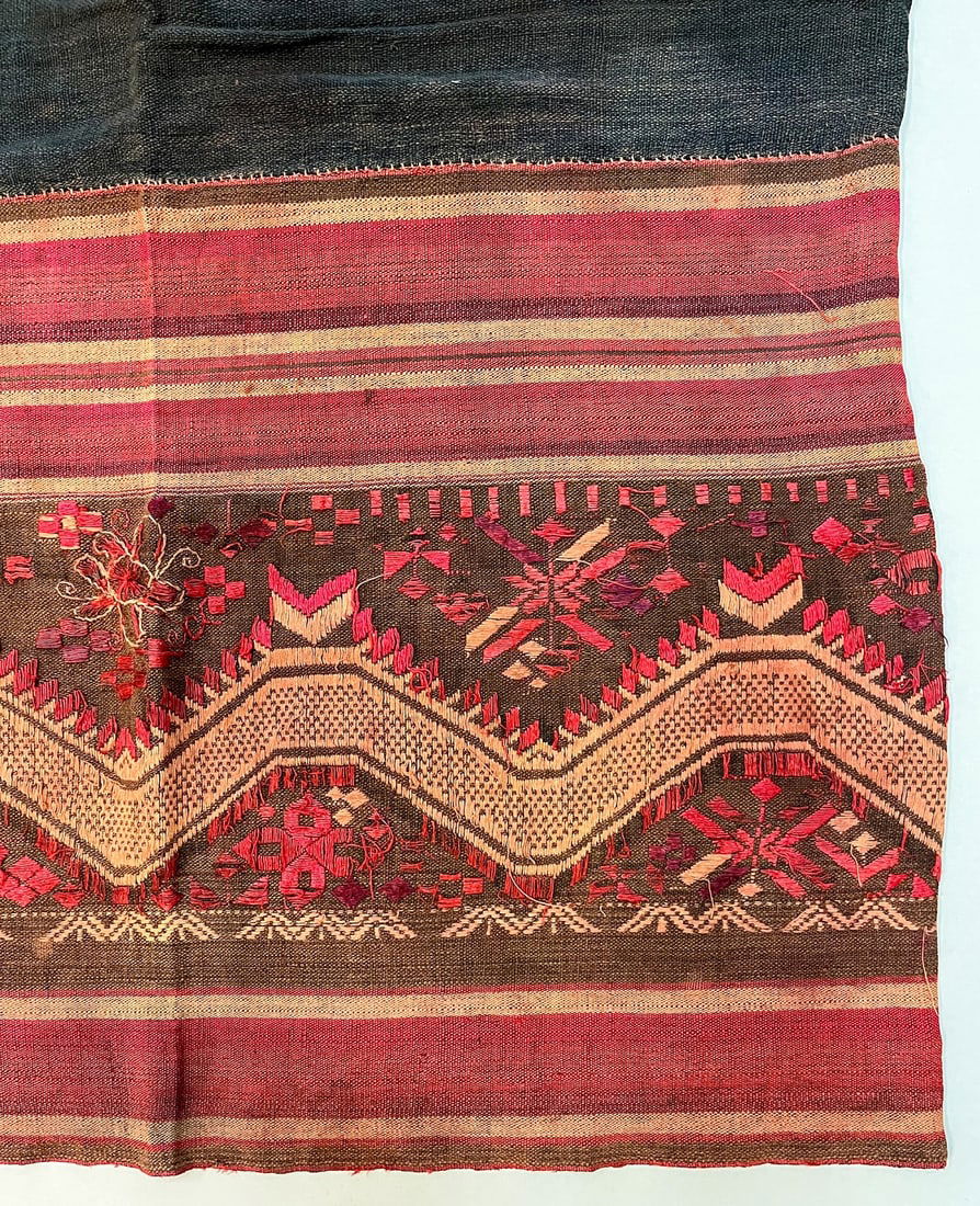 Laos, Vintage Woven Silk Ethnic Tubular Sarong (1 of 6)