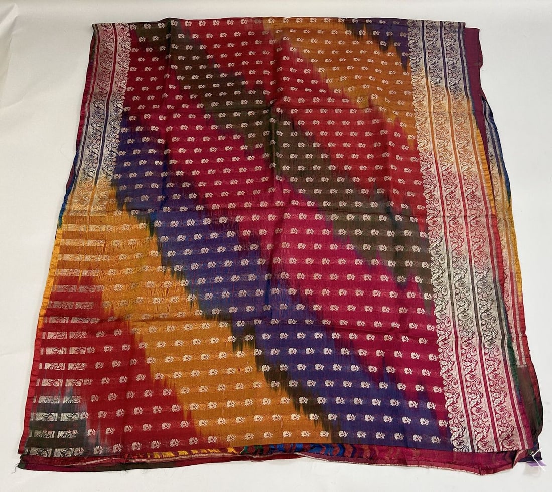 India Silk Sari with Metallic Gold Tone Pattern (1 of 9)