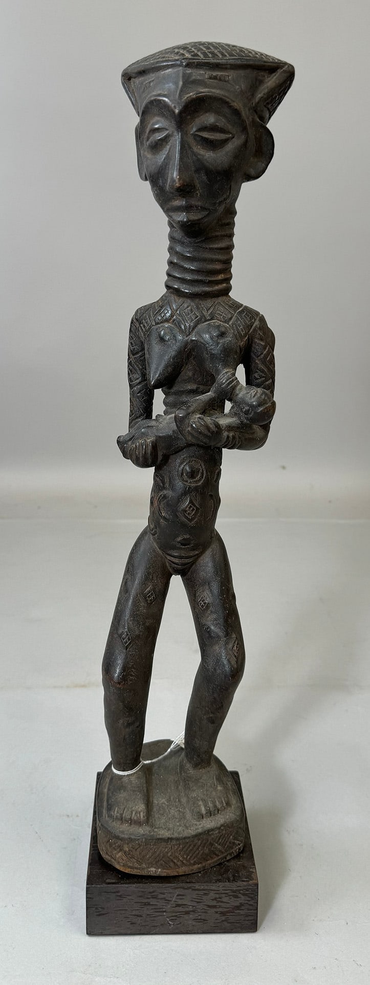 Kuba Style Maternity Figure (1 of 12)