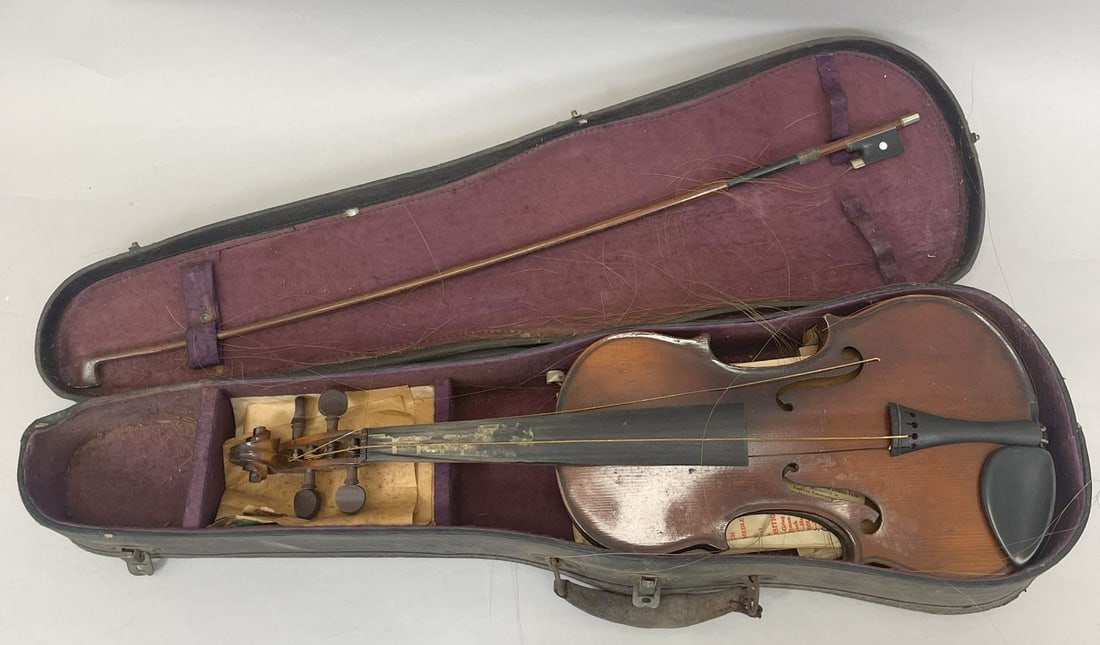 Antique Violin "COPY OF THE FAMOUS" Antonious Stradivarius Cremona Violin (1 of 18)