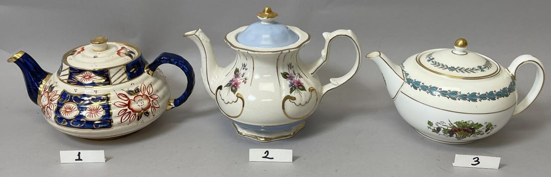 Lot of 3- Vintage Teapots: Lot of 3 - Various size, color and shape teapots with lids. 1- SADLER #1516. Hand Painted, 2-PRICE Kensington #3626, 3-WEDGWOOD Bone China #3259 ; Gold rim and trim. Made in England. Aprox. dimensions