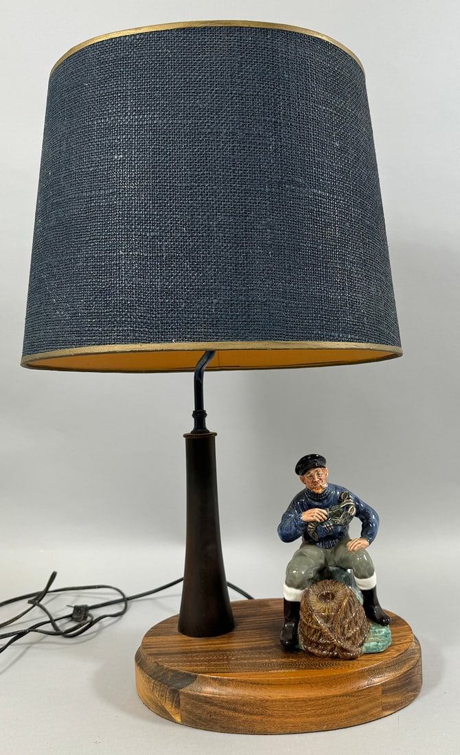 Royal Doulton  Fisherman Lamp (1 of 19)