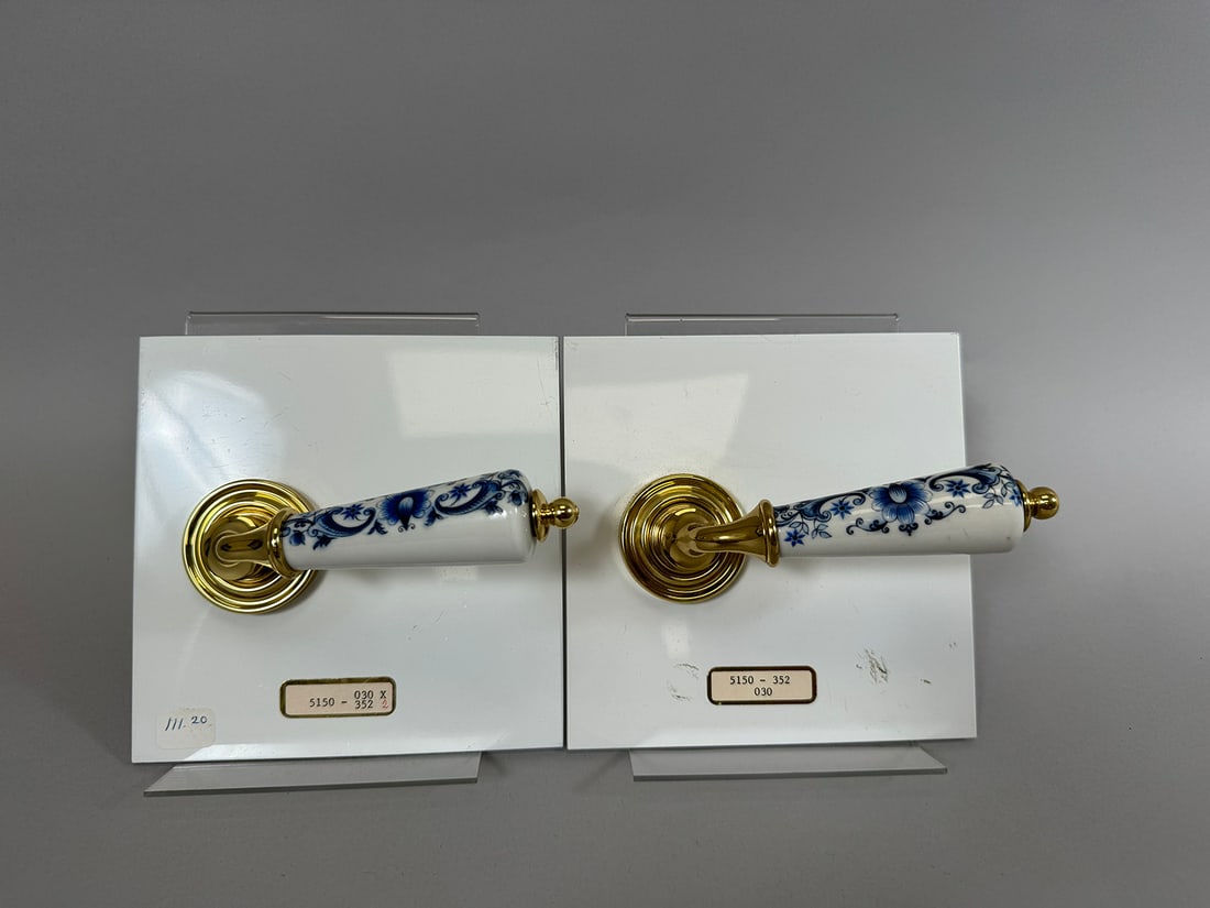 Pair of Salesman`s Samples Ceramic and Brass Door Handles (1 of 12)