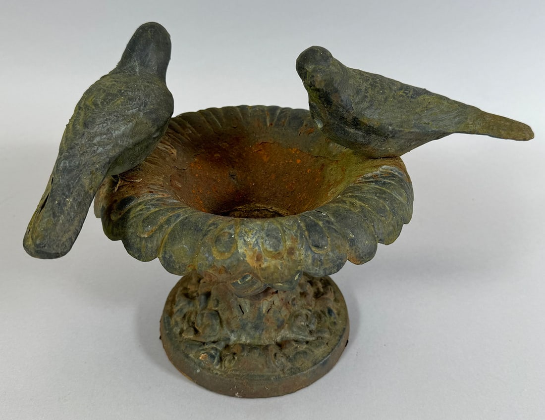 Small Cast Iron Birth Bath/Feeder Mounted with Two Sitting Birds (1 of 12)