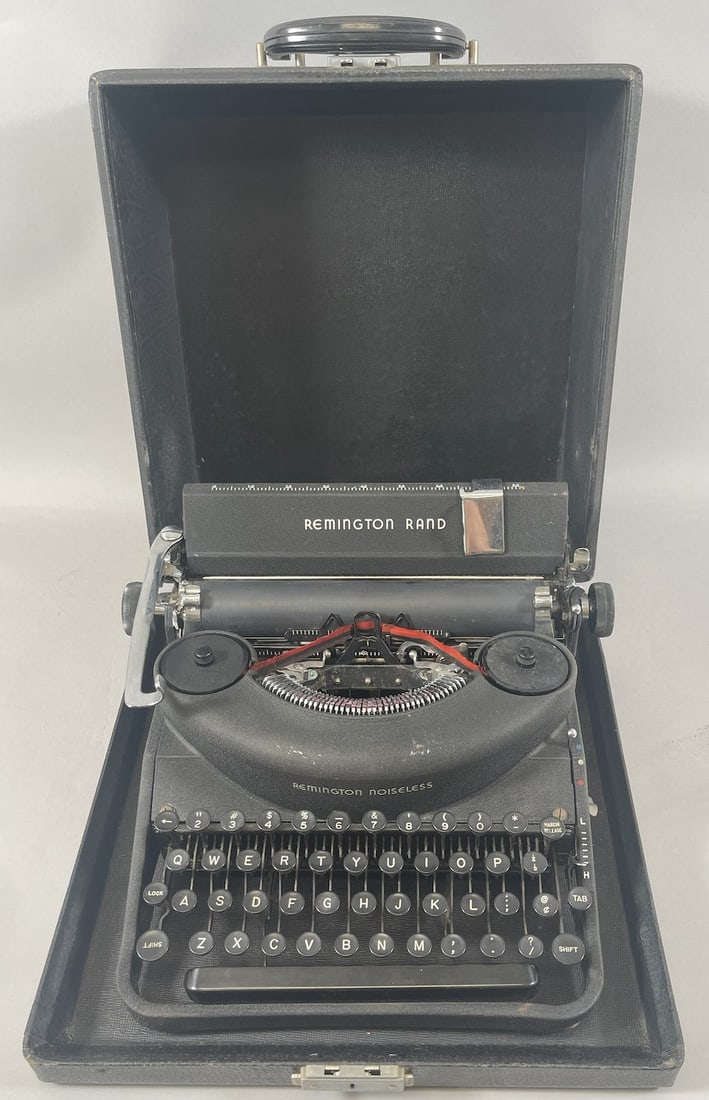 Vintage Remington Noiseless Typewriter (1 of 5)