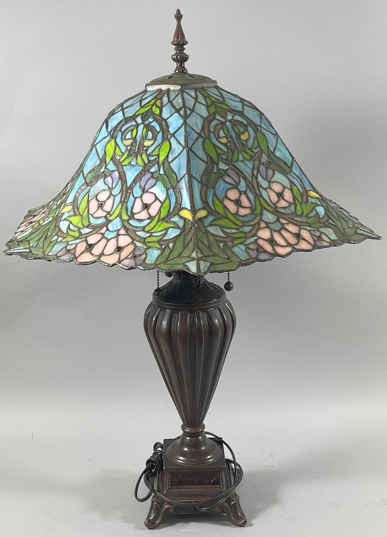 Vintage Tiffany-style Table Lamp (1 of 5)