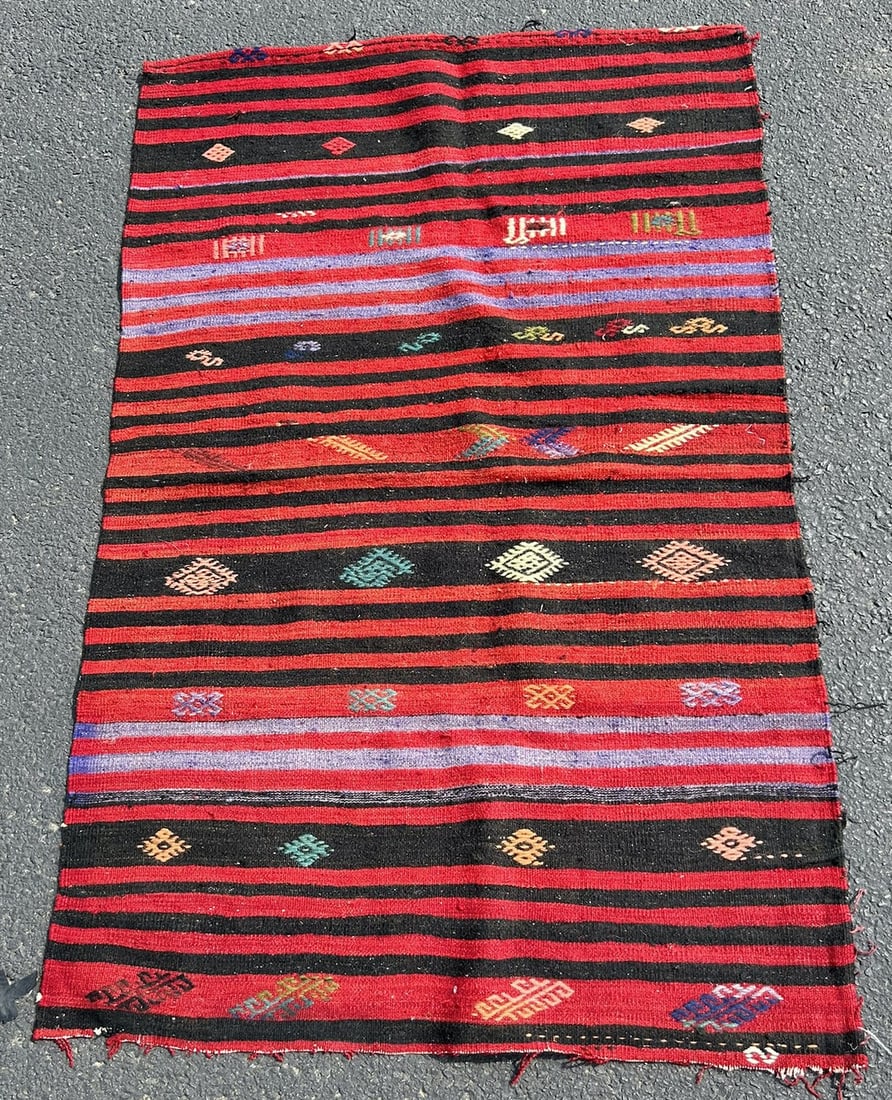 Turkish Handmade Kilim: Turkish Kilim. D: 62 x 39 in.