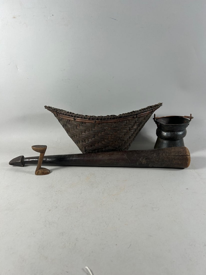 Miscellaneous African Wood and Metal Items (5) (1 of 17)