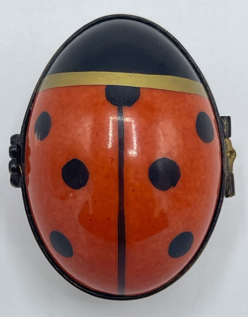 Limoges France Ladybug Trinket Box/Pill Box: Limoges France Peint Main Oval "Rochard" Porcelain Ladybug Trinket/Pill Box. 2"l x 1.25"w x 1.5"h