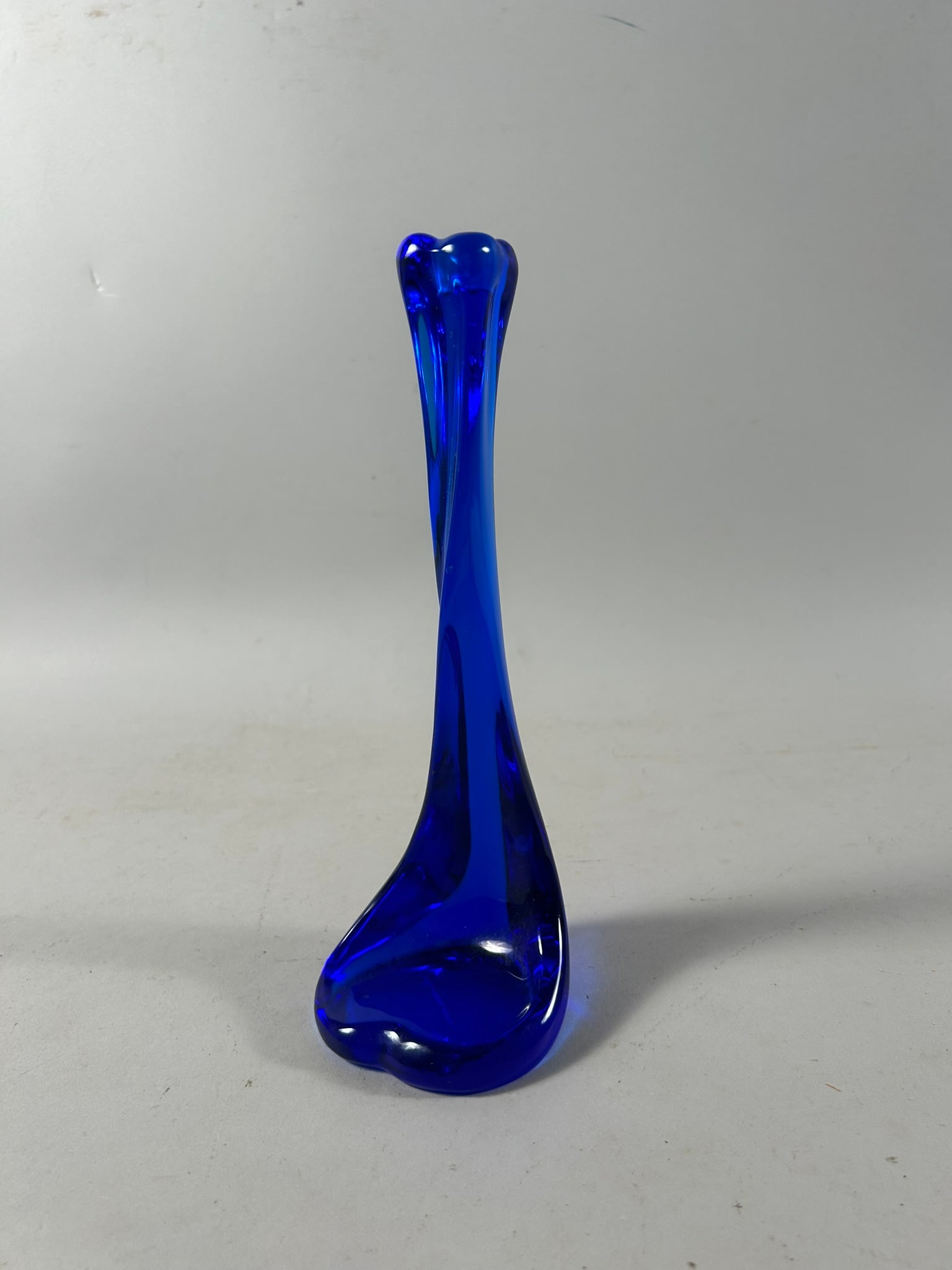 Tiffany Elsa Peretti Cobalt Blue Crystal Candlestick: Tiffany & Co Cobalt Blue Crystal Candlestick. Made in Belgium. Elsa Peretti Signed and Engraved. 10"h x 3"w x 3.5"d