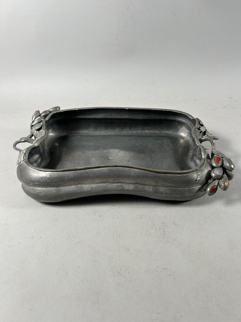 Antique Pewter Sizzler Pan/Plate: Antique Pewter Sizzler Pan/Plate w/Handles. 2.5"h x 12"w x 8"d