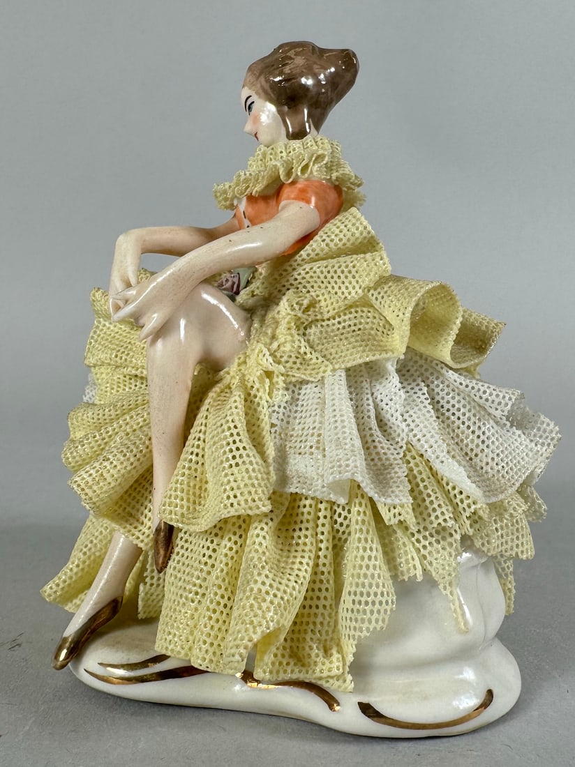 Vintage Dresden Lace Small Lady Figurine Porcelain Germany (1 of 13)