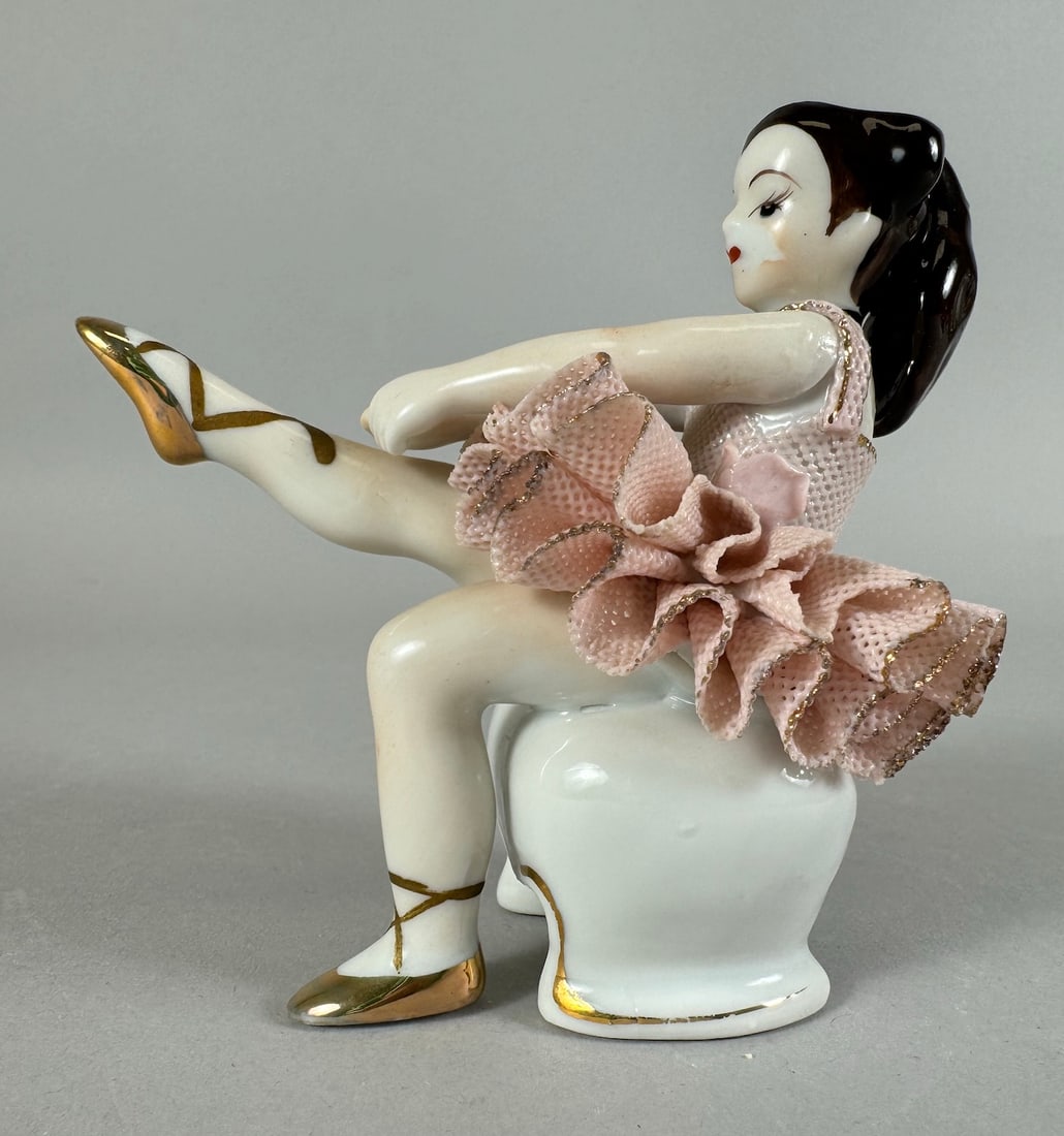 Vintage Lace "Ballerina Girl" Porcelain Figurine: Vintage lace "ballerina girl" porcelain figurine. D: 3.5"h x 2"d x 3.75"d.