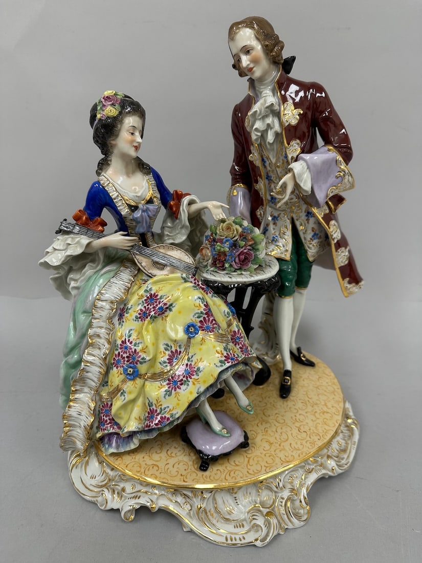 Vintage Dresden Porcelain Figurine. (1 of 8)