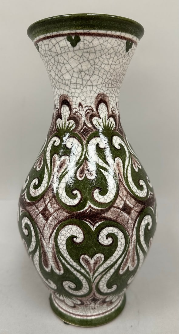 Ceramic Vase Gmunden Keramik in Austria.: Gmunden Keramik vase made in Austria, known for their high-quality pottery since 1492. The characteristic of the brand's signature "Grungeflammt" style. The crackle glaze finish adds to its vintage ch