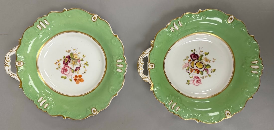 Pair of 2 - Royal Doulton Style Plates With a Green Border And Gold Trim. (1 of 8)