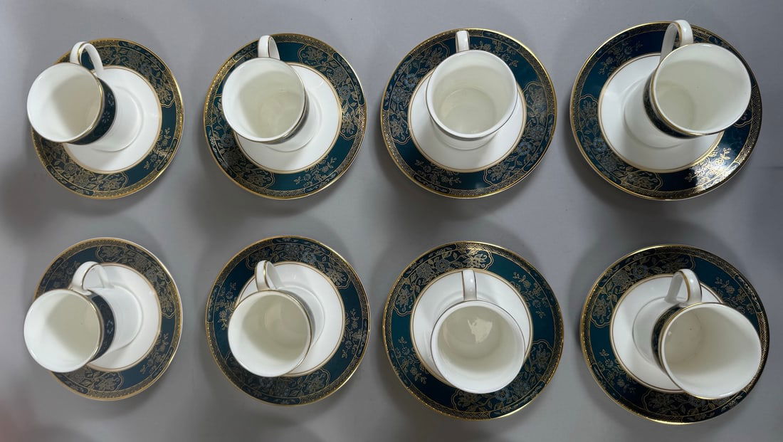 Vintage Royal Doulton CARLYLE English Fine Bone China 11 Teacups & 8 Expresso Cups with Saucers -: Royal Doulton CARLYLE English Fine Bone China. Set includes: 11 tea cups with saucers and 8 expresso cups with saucers.Incomplete set. Tea cups dimension: 3"h x 3.50"d, saucers 6"d. Expresso cups 2.60