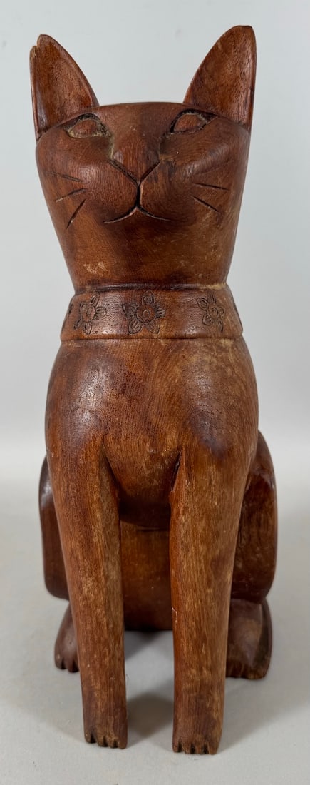 Vintage Hand Carved Wooden Cat: Vintage hand carved wooden cat. D: 12"h x 5"w x 7"d.