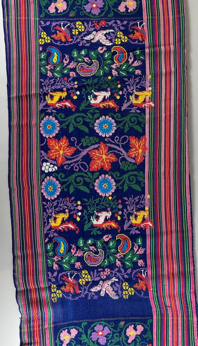 Handwoven Guatemalan Tzute From San Antonio Aguas Calientes: Handwoven Guatemalan women's ceremonial tzute. Double-faced weaving technique produce identical patterns on the both sides. D: 38" L x 36" W.